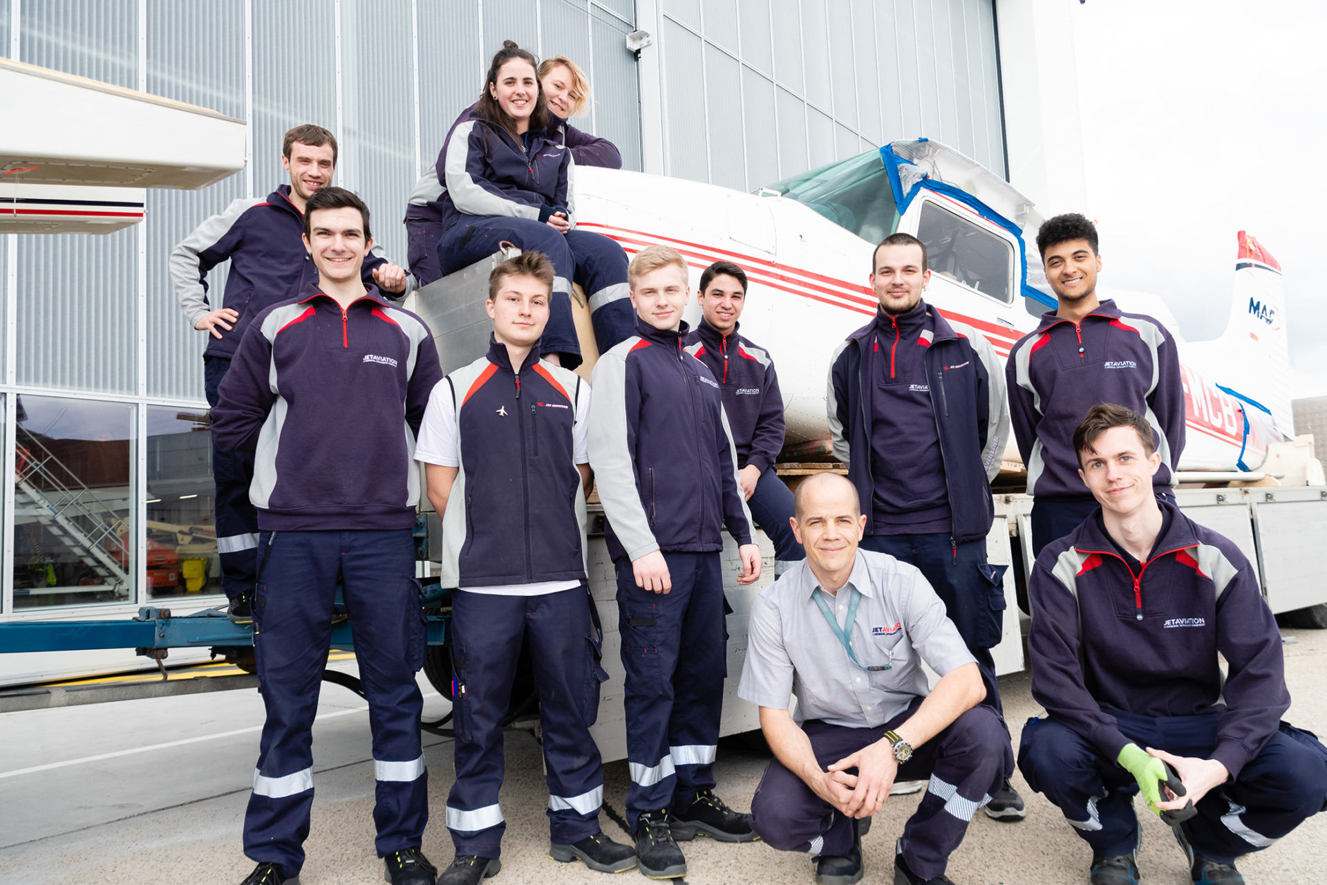 Jet Aviation Lehrlinge restaurierten Cessna 185 Sky News