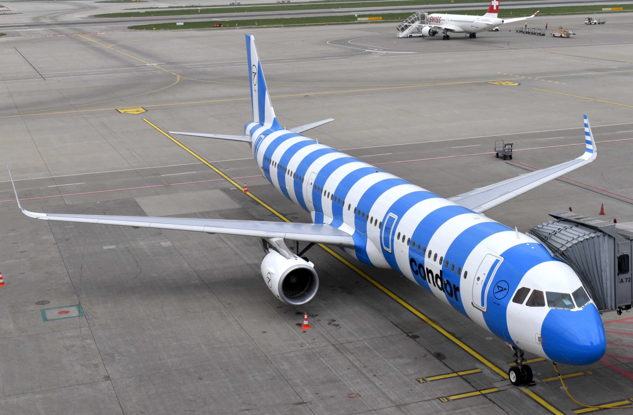 Condor erstmals mit neuem Look in Zürich Sky News