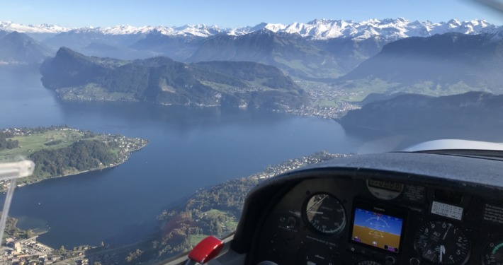 Der Bürgenstock (Bildmitte) liegt im Zentrum des Luftraumes, der während der Ukraine-Konferenz nur stark eingeschränkt genutzt werden darf. Foto Eugen Bürgler