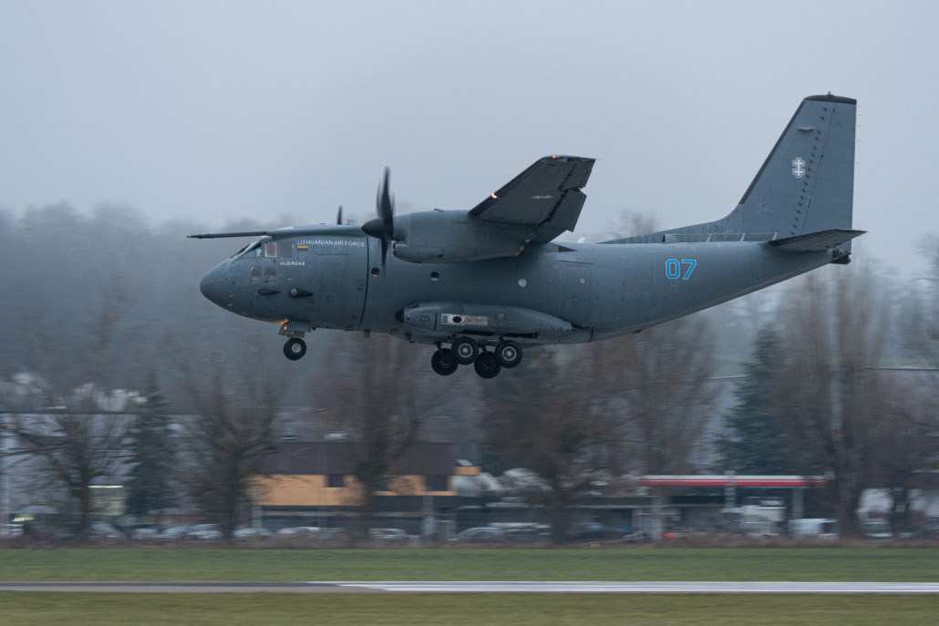 Inzwischen ein WEF-Stammgast am Bodensee: Die Alenia C-27J Spartan der Luftwaffe Litauens. Foto Tino Dietsche
